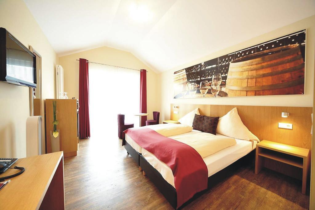 Christiana'S Wein & Art Hotel Bernkastel-Kues Oda fotoğraf