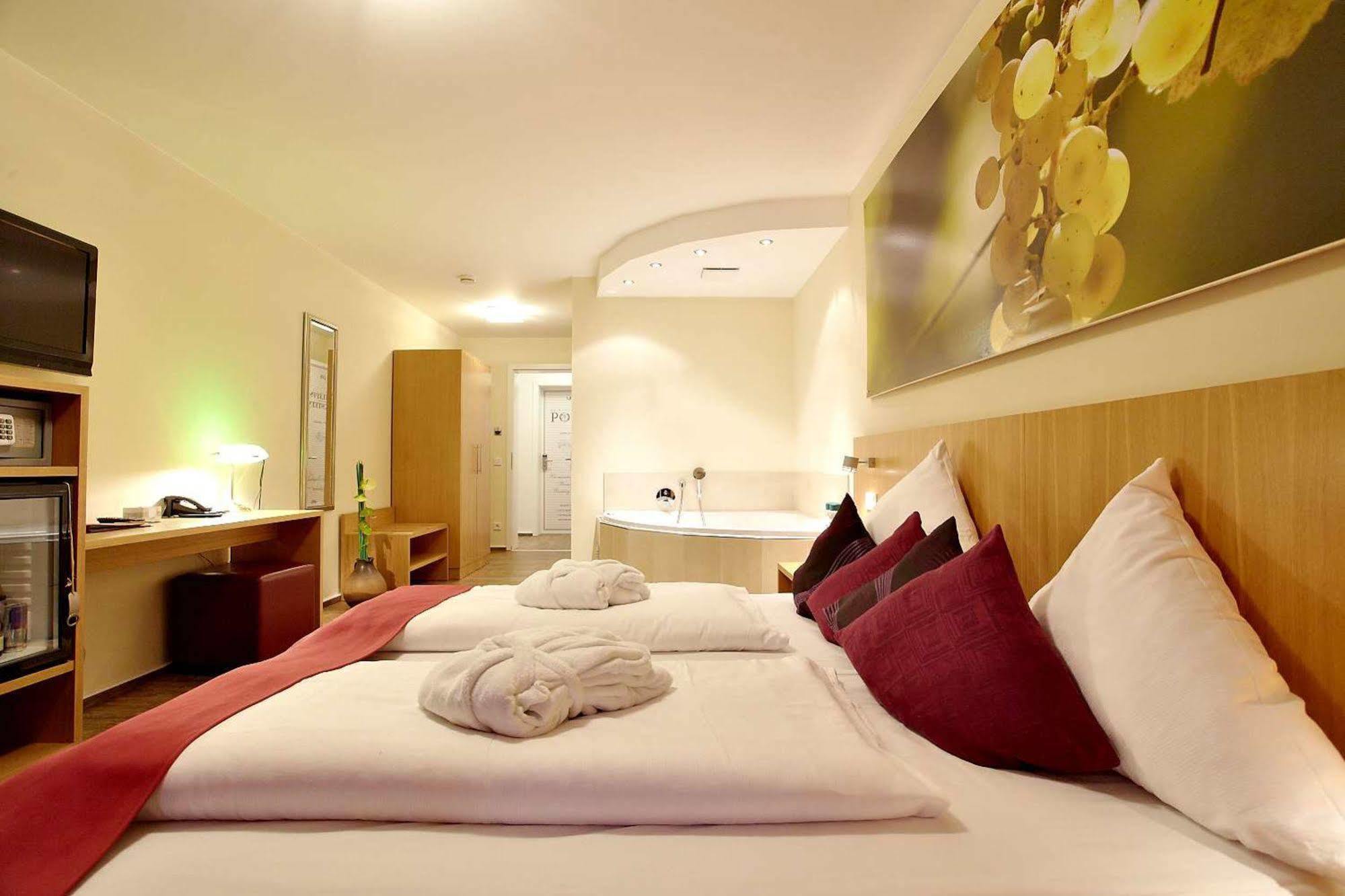 Christiana'S Wein & Art Hotel Bernkastel-Kues Dış mekan fotoğraf