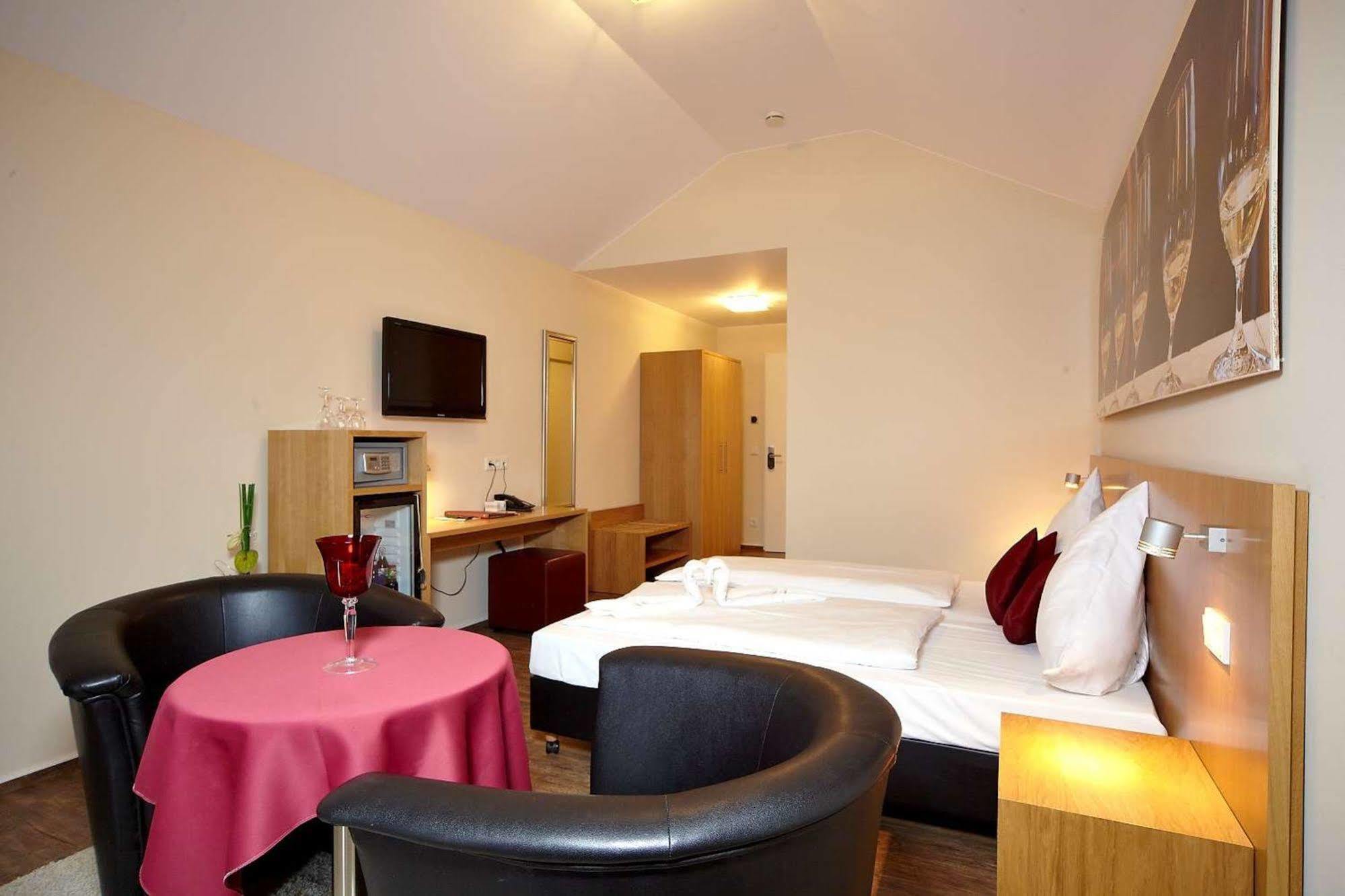 Christiana'S Wein & Art Hotel Bernkastel-Kues Dış mekan fotoğraf