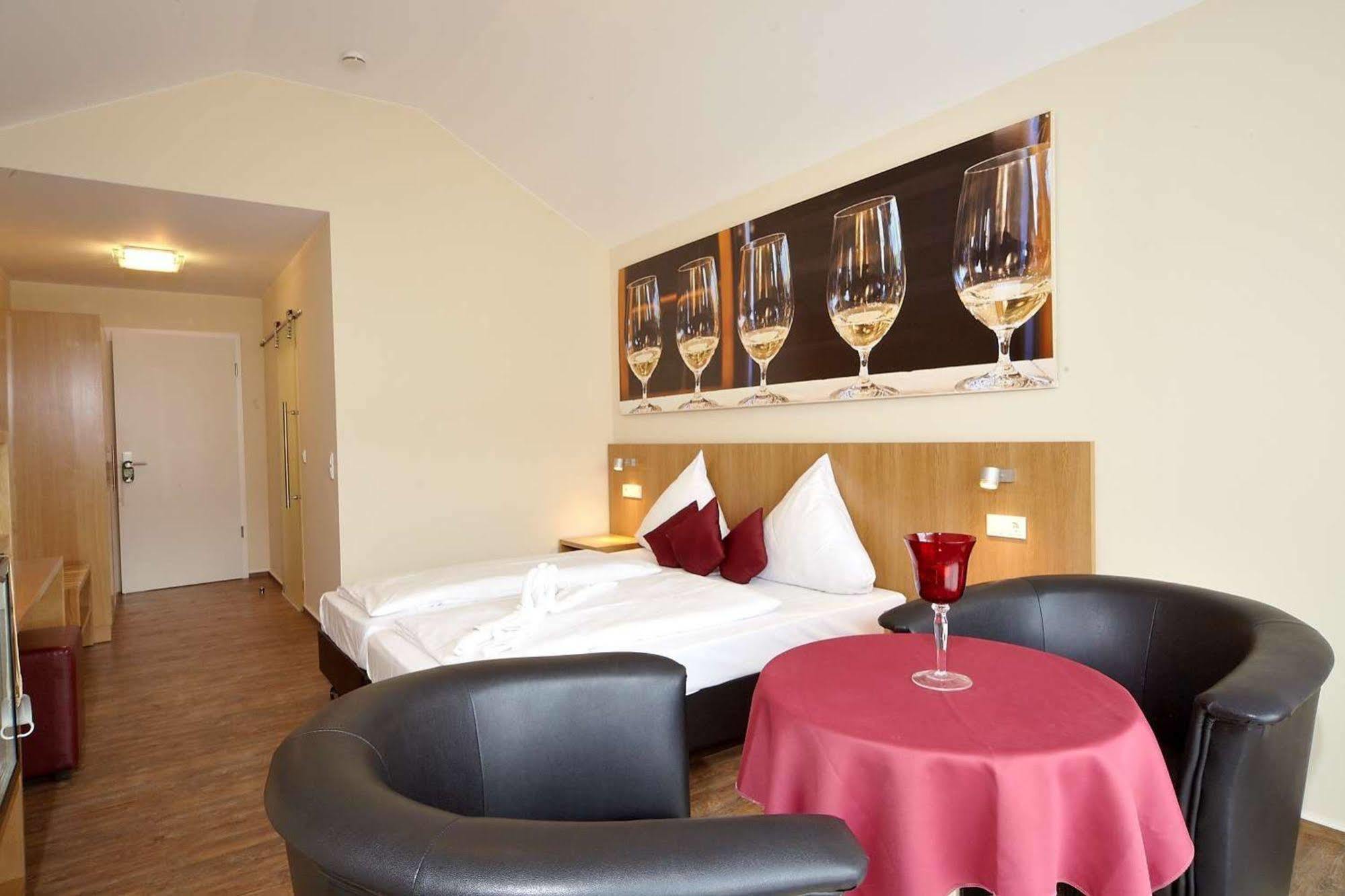 Christiana'S Wein & Art Hotel Bernkastel-Kues Dış mekan fotoğraf